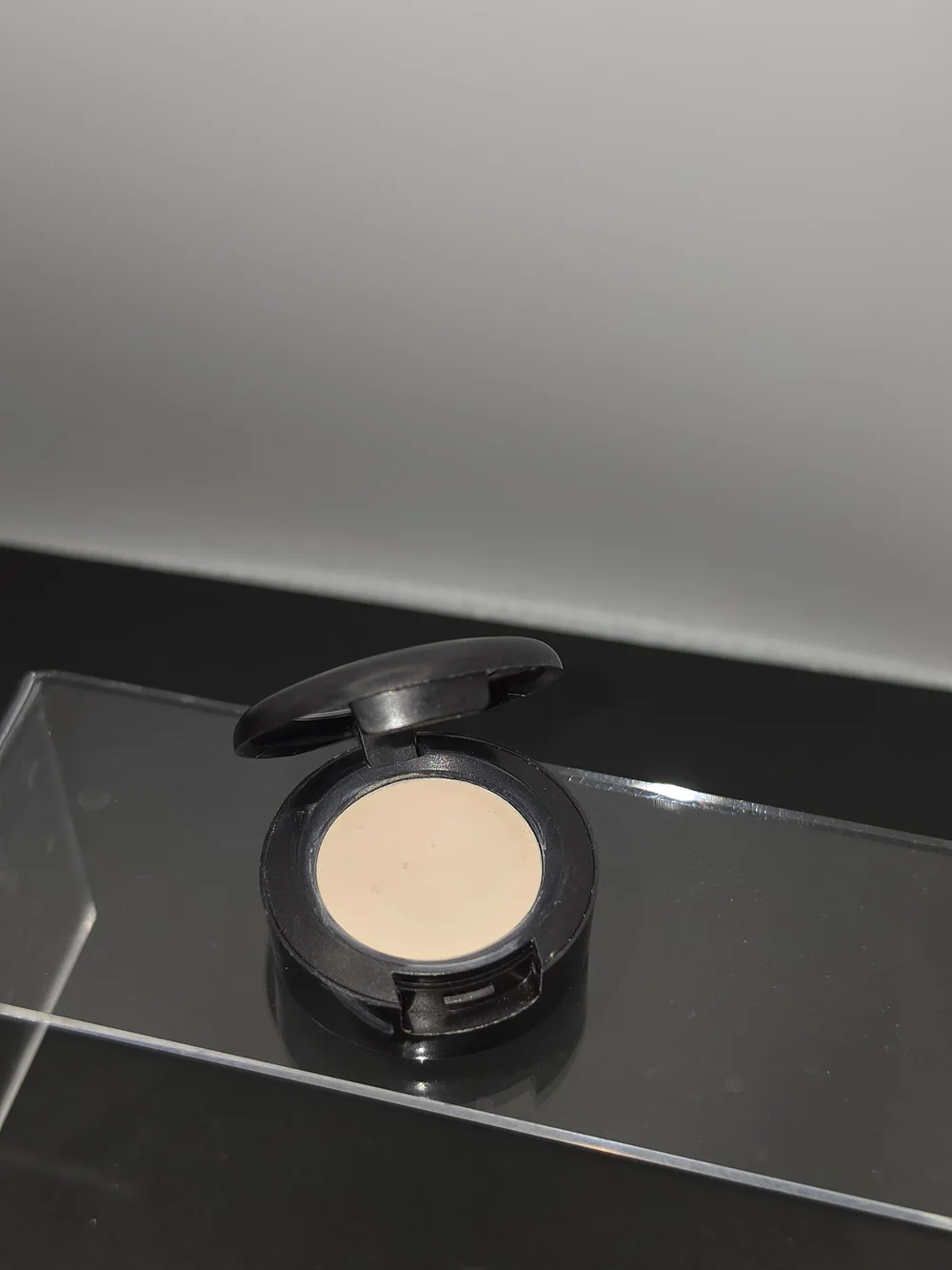 MAC Cosmetics Eyeshadow Single - Light Beige